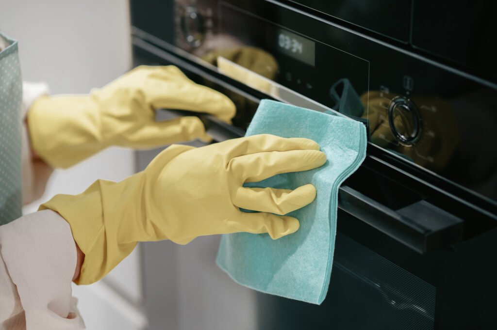 How to Clean Microwave Oven